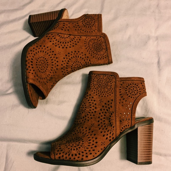 Shoes - Comfort Peep Toe Booties Size 7